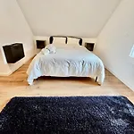 Private & Shared In * Lausanne