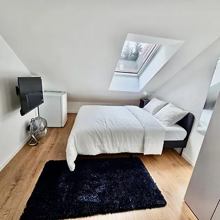 Hotel Private & Shared In *