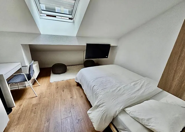 Hotel Private & Shared In *