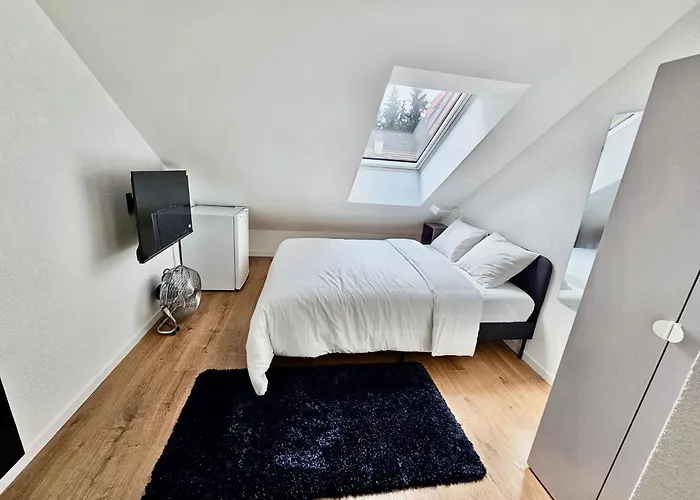 Hotel Private & Shared In *