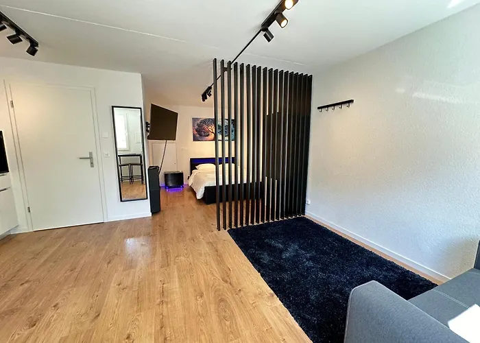 Hotel Private & Shared In *