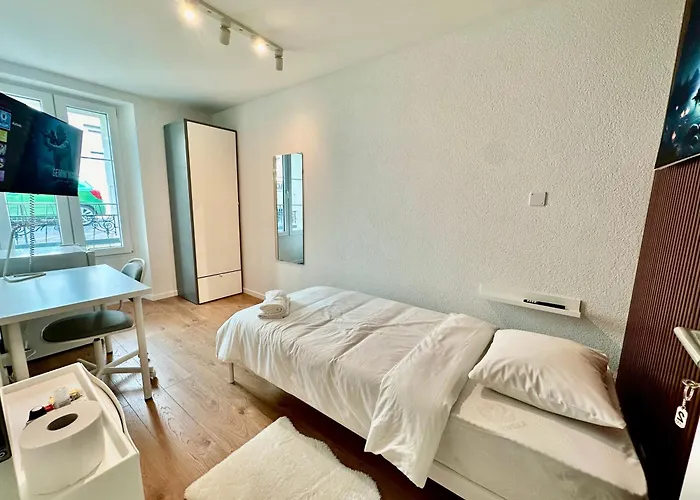 Hotel Private & Shared In