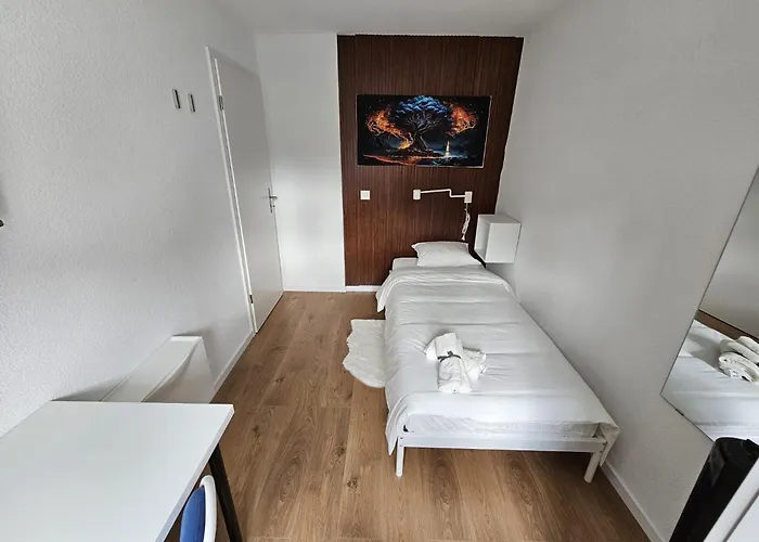 Hotel Private & Shared In *