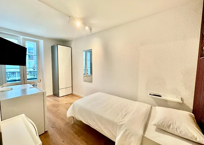 Hotel Private & Shared In