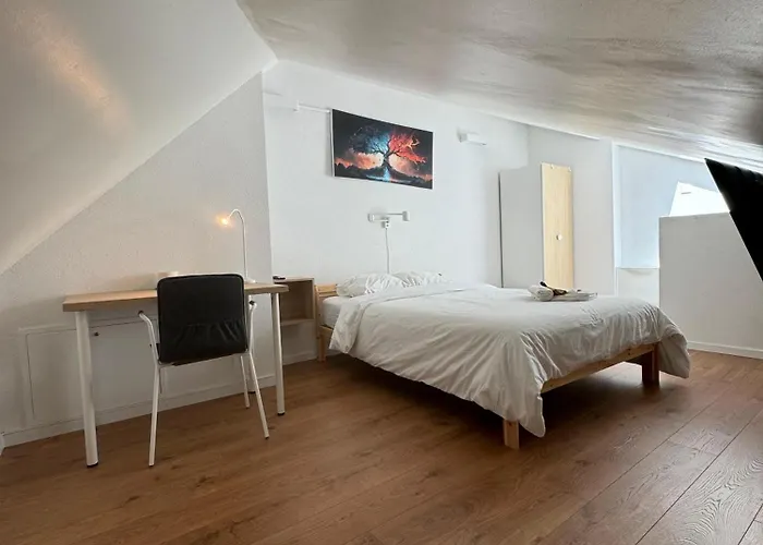 Hotel Private & Shared In